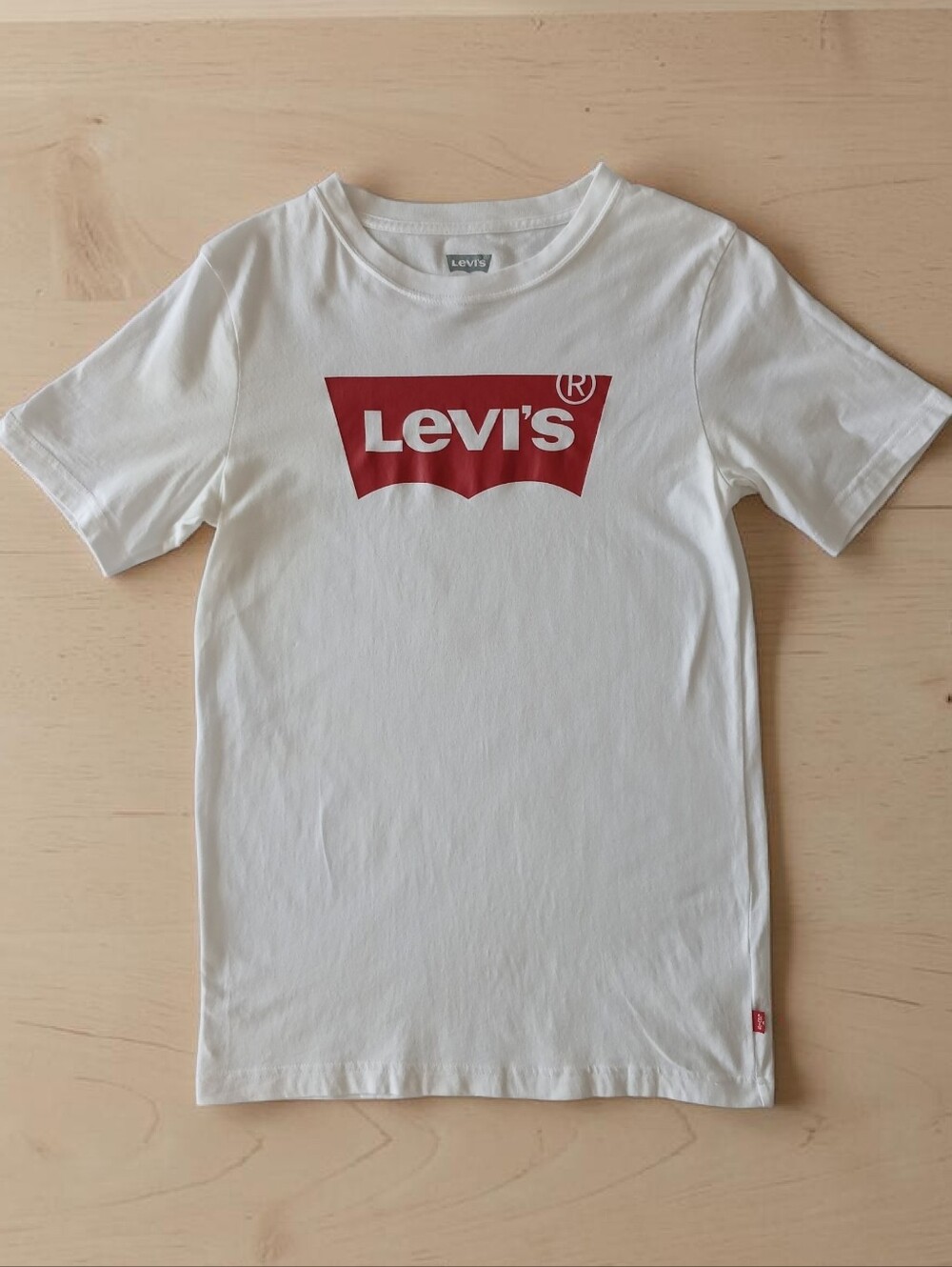 💫🩷3for20 Bundle Sale🩷💫 Levi's Kids 100% Cotton White Tee with Red Logo
